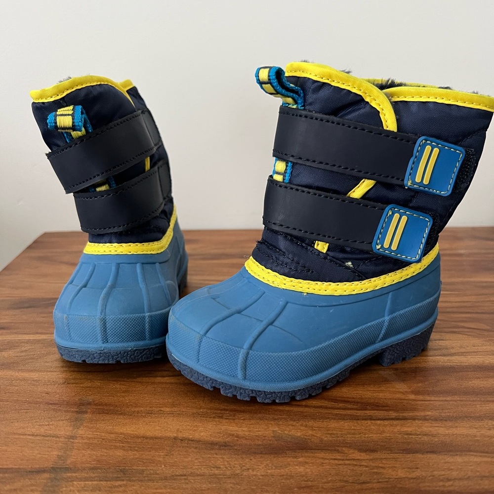 Snow boots- 4T